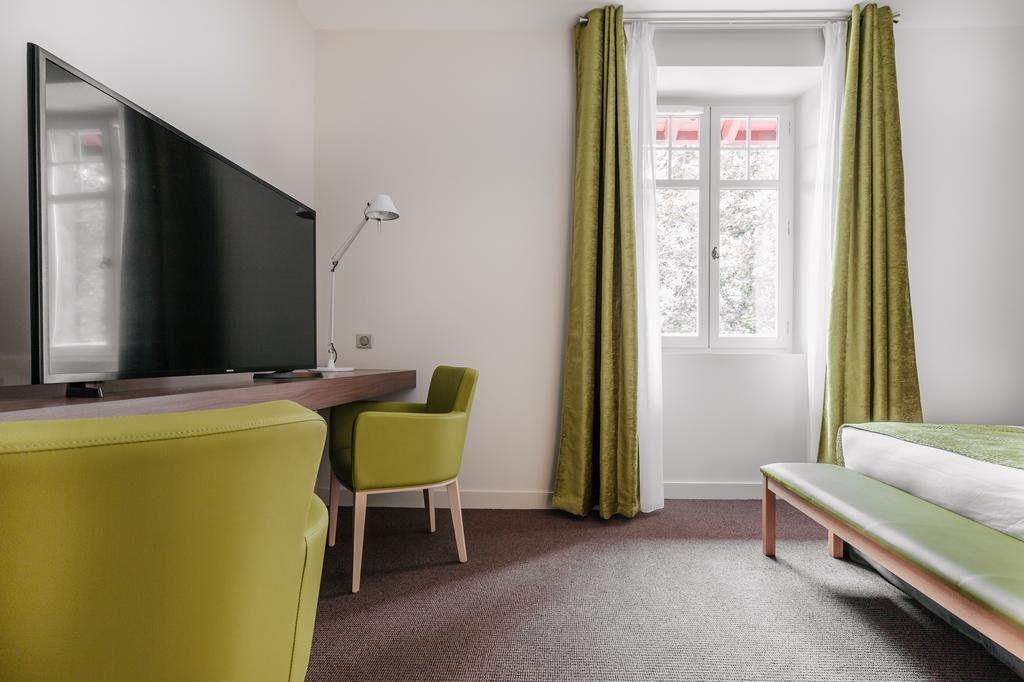 Hotel-Cafe Du Trinquet Cambo-les-Bains Eksteriør bilde