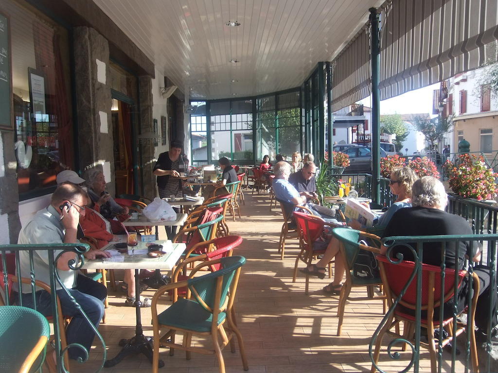 Hotel-Cafe Du Trinquet Cambo-les-Bains Eksteriør bilde
